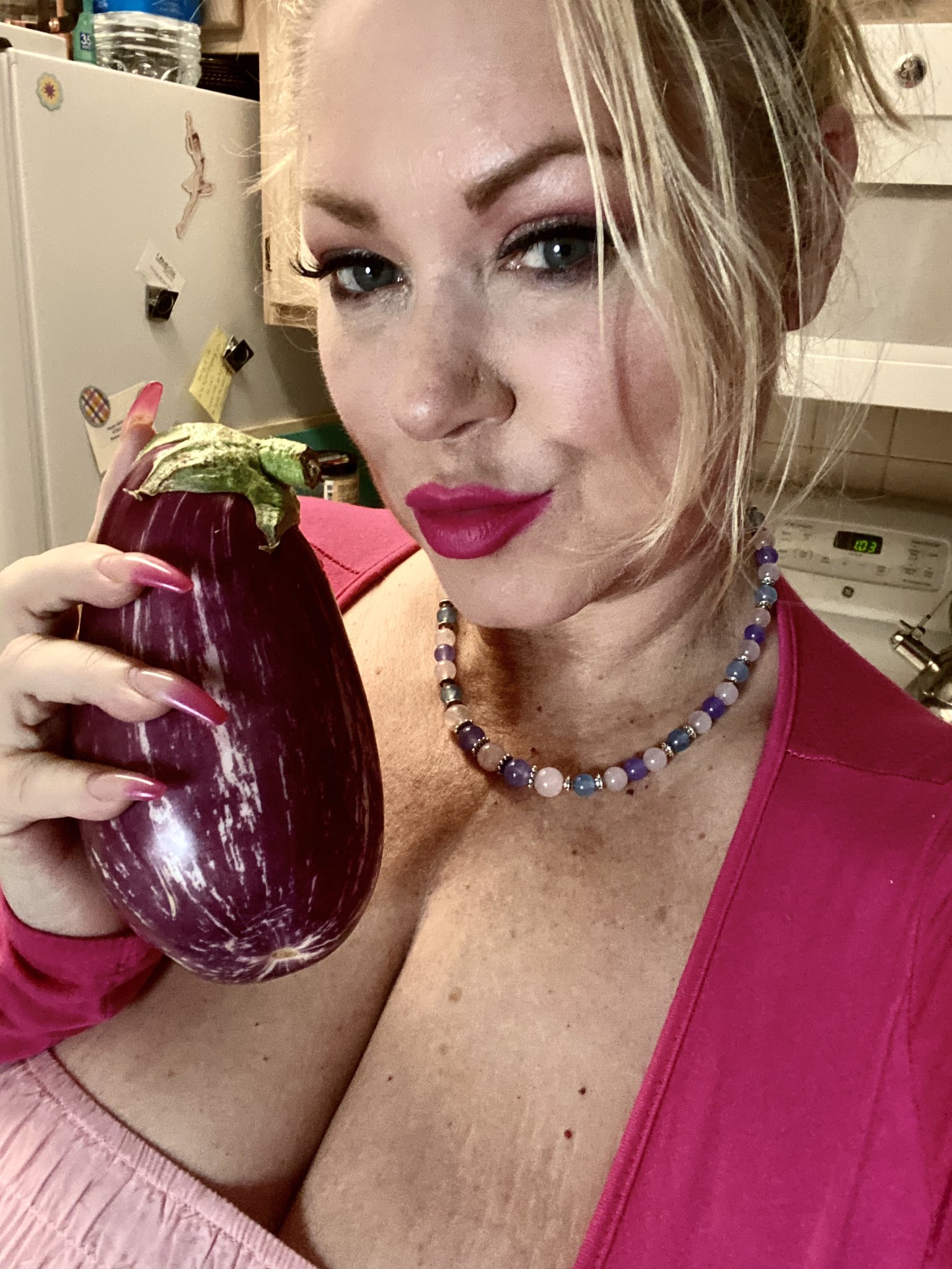 TW Pornstars - Samantha38g #bbwgoddess Queen Of Cucks. Twitter. Logging  onto Chaturbate with my eggplant. 5:00 PM - 21 Jul 2020