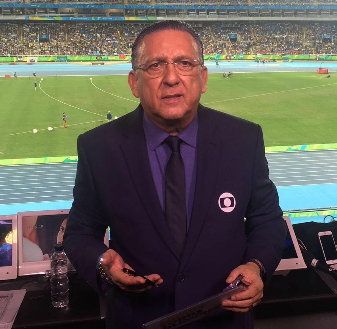 vpjogo's tweet photo. Qual narração do Galvão Bueno mais te marcou? 7️⃣0️⃣🎙️

#Galvao70 #setentou #vamoprojogo #vpj 

(📸 Reprodução/Instagram @galvaobueno ) https://t.co/I4DXnVupH4