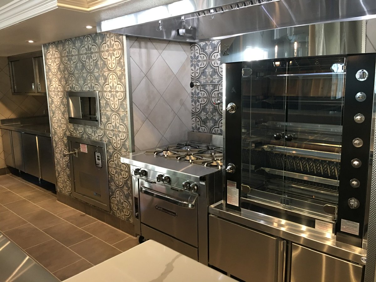 AFIkitchens's tweet image. That's a wrap! OSL East Sacramento now has a kitchen and bar area ready to roll with @captiveaire #KitchenHood @rotisol_france_inc #kitchenrotisserie @southbendnc #kitchenrange #SacramentoCA  #AFIinstallations #KitchenInstall #FoodServiceEquipment #StainlessSteel #CustomFab