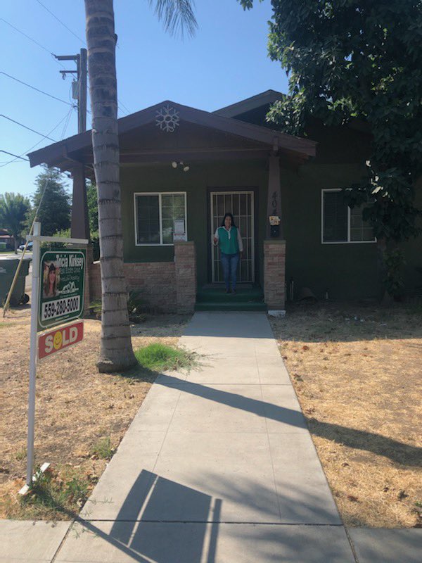 savagegeoo's tweet photo. My mom did that 💪🏾 She waited years to buy a house and she did it! https://t.co/LGruIDXTE0