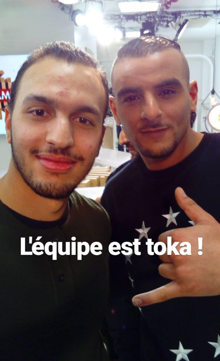 movacus's tweet photo. L'anniversaire de quelqu'un aujourd'hui, que jai eu le plaisir de rencontrer sur le plateau de @clique
Un mec qua fait péter les barrières du rap
@Fianso 
Bon anniversaire Monsieur 
Tour le kheir qui va avec 🙏🏼
Tout le bif qui va avec 😂
Et surtout tout le bonheur qui va avec 😊 https://t.co/sAc3xIvi5j