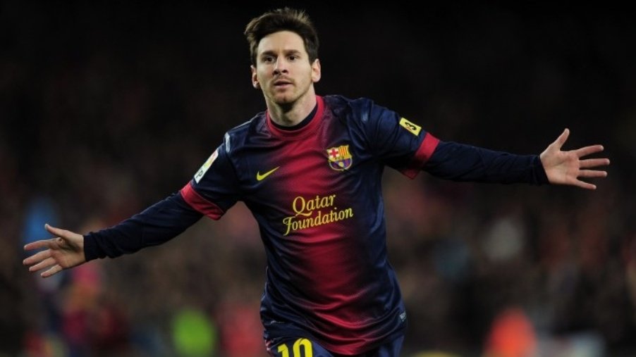 A Thread to end goat thing to bed once for all."Let Ronaldo score in 21 straight league games and notch more goals than 33. No matter even if he scores penalties & tapins"TheFeeling that Messi got injured after 19game was sad yet he came from bench to get win vs psg. (1/4)