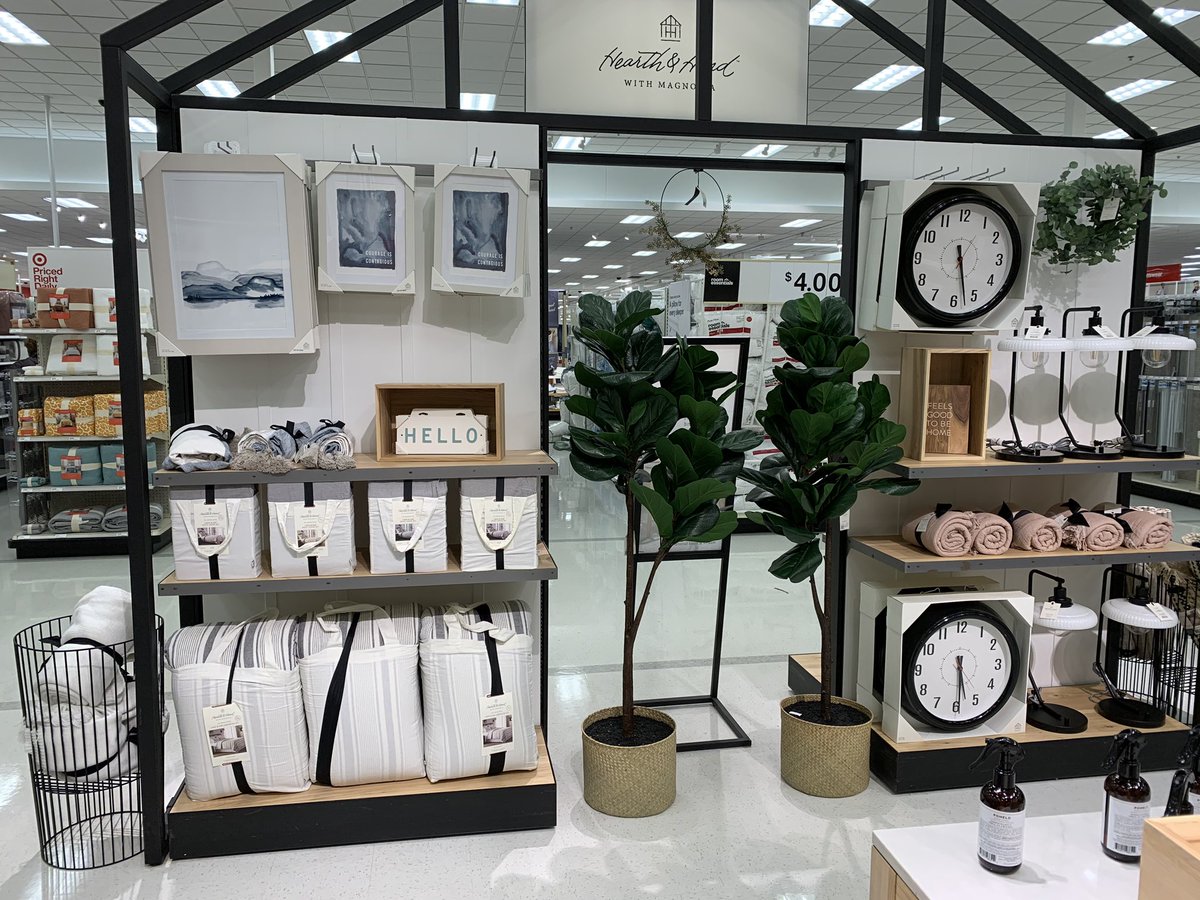 DANG, that is all I have on this one ☝️ <a href="/moriah_targetVM/">Moriah McClurg</a> <a href="/Le_Hulett/">Leandra Hulett</a> @PaigeWatson_TGT <a href="/stevecrawford22/">steve crawford</a> @TargetTess <a href="/lynchds1/">Dave Lynch</a> <a href="/brittrader_TGT/">Brittney Rader</a> <a href="/allieattarget/">Allie L’Homme 🎯</a> <a href="/WilliamAtTarget/">William Randall</a> @TylerSchulteTGT