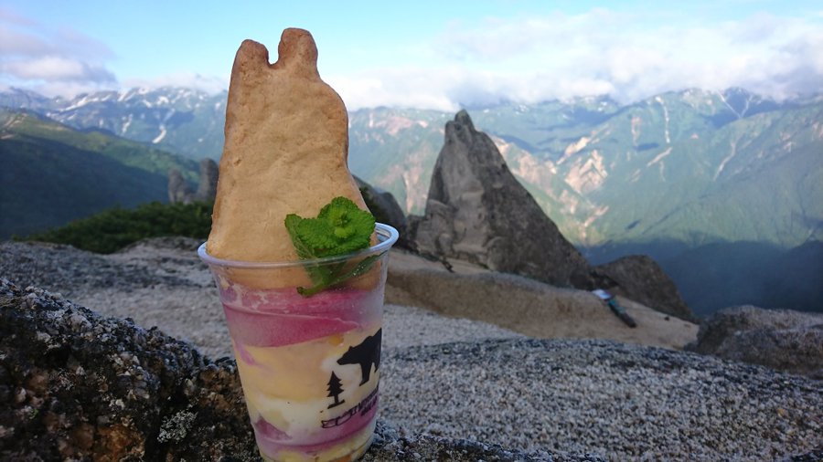 松本市 登山が出来なくて寂しく思っている山好きさんはぜひ 山をイメージした パフェ屋にゃん ２０２０年９月１日オープン 号外net 松本