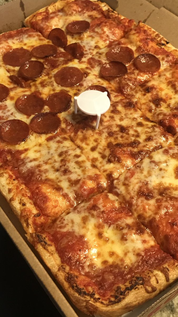 eatingaround's tweet photo. Gotta get #upstate for this if you want it.....if you know where to find it #pizza https://t.co/ImNzPRW087