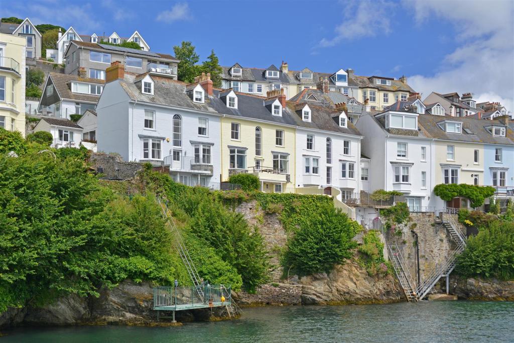 Fryandkent's tweet photo. Find out where demand has doubled since stamp duty holiday https://t.co/lK9wQE0doZ https://t.co/wXMLbQiD7w