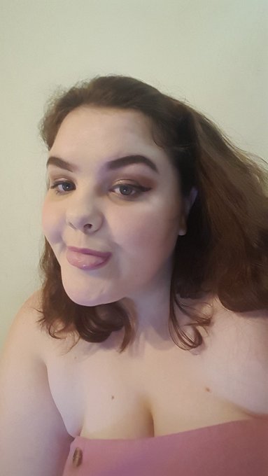 My look from camming earlier https://t.co/JN6sNARJKt