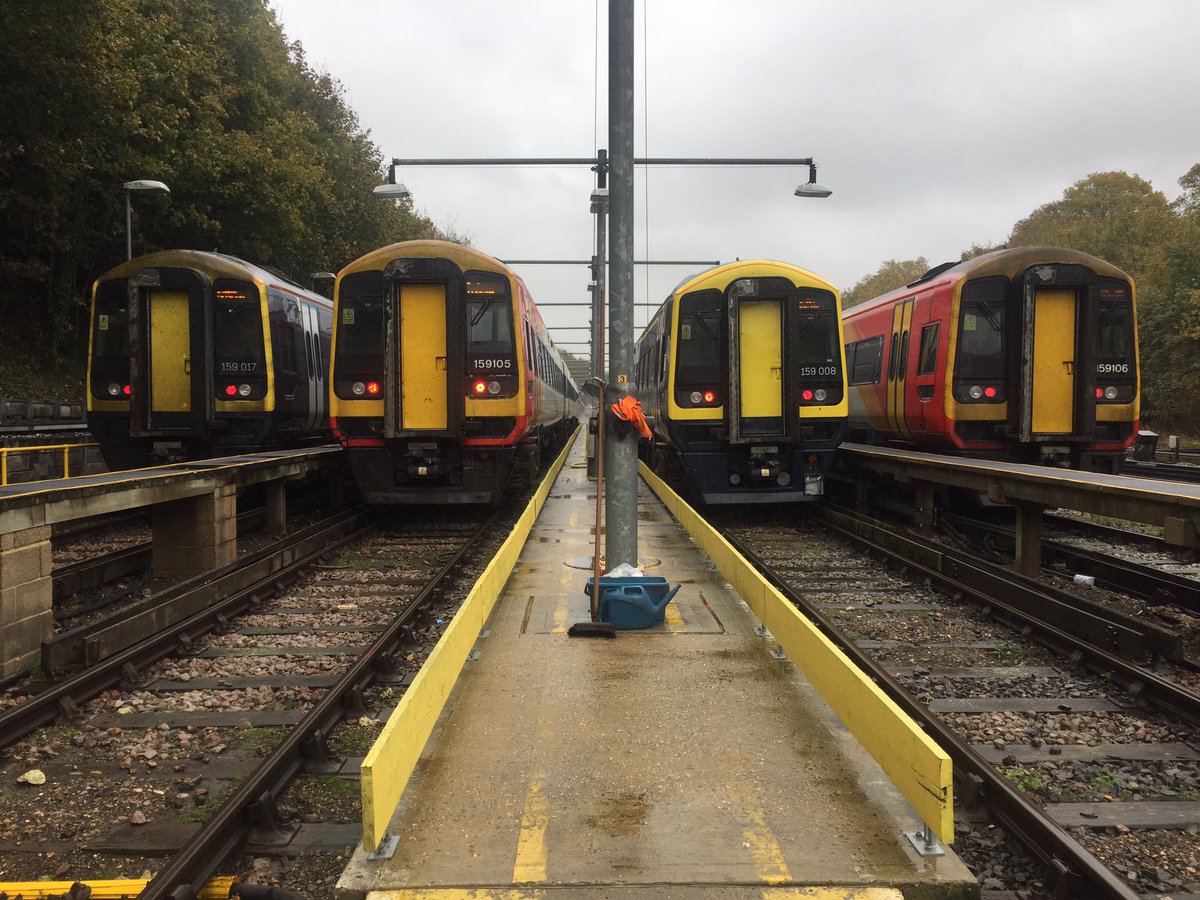 NaggaDJ's tweet image. Do have to say that despite doing a whole set of new fancy electric traction at the new depot I do miss the #class159 diesels #SalisburyTakeMeBack