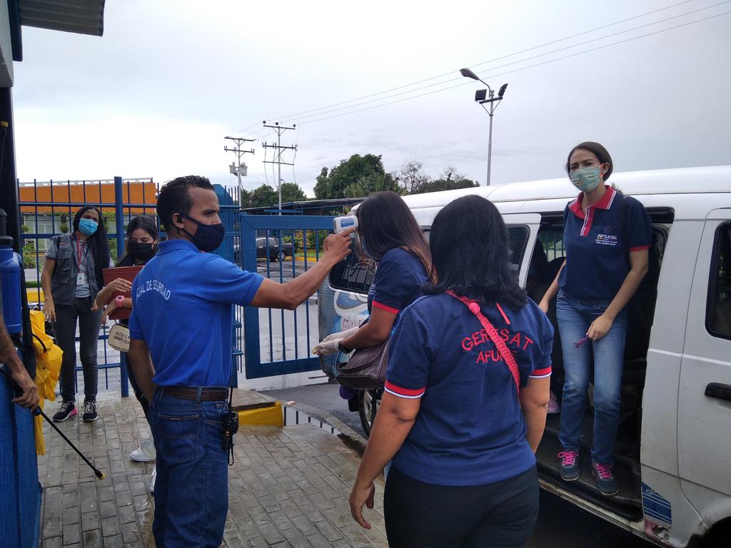 inpsaselapure's tweet photo. Con responsabilidad y prevención realizamos abordajes en las entidades de trabajo, orientando a la masa laboral para dar cumplimiento al Protocolo de Bioseguridad @NicolasMaduro @dcabellor @eduardopiate2 @geovannireuma @RCarrizalezPSUV https://t.co/jLIvyV68Iy