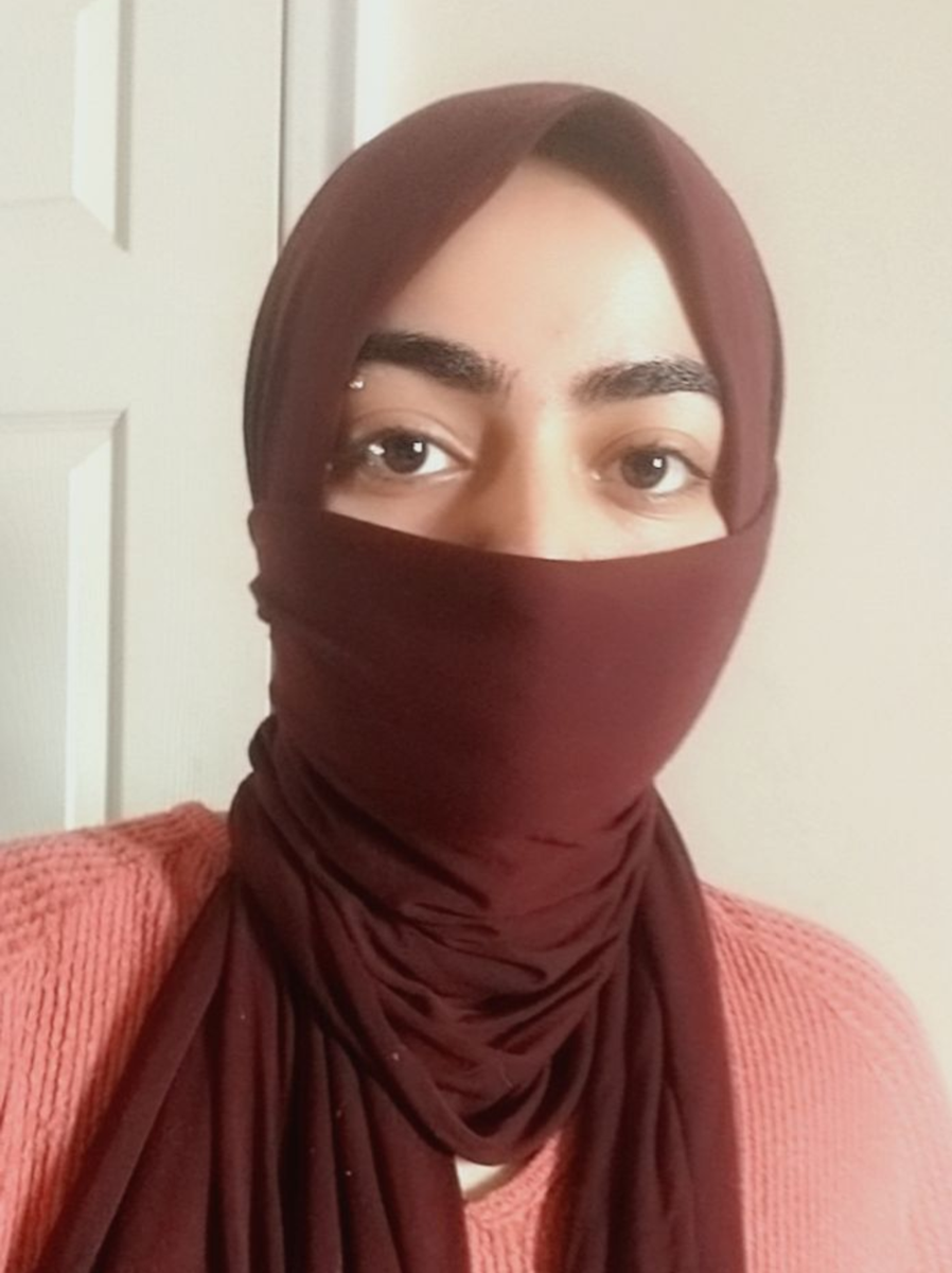 xbm34x's tweet photo. Yesterday I went to @TD_Canada for a new debit card. I looked like one of my #Niqabi sisters due to my face covering. Sometimes I forget how much more #discrimination they face. The manager told me that my health card and my TD Visa were not evidence enough of my identity 1/4 https://t.co/xRh08asbk4