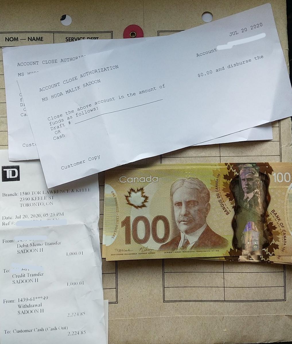 xbm34x's tweet photo. Yesterday I went to @TD_Canada for a new debit card. I looked like one of my #Niqabi sisters due to my face covering. Sometimes I forget how much more #discrimination they face. The manager told me that my health card and my TD Visa were not evidence enough of my identity 1/4 https://t.co/xRh08asbk4