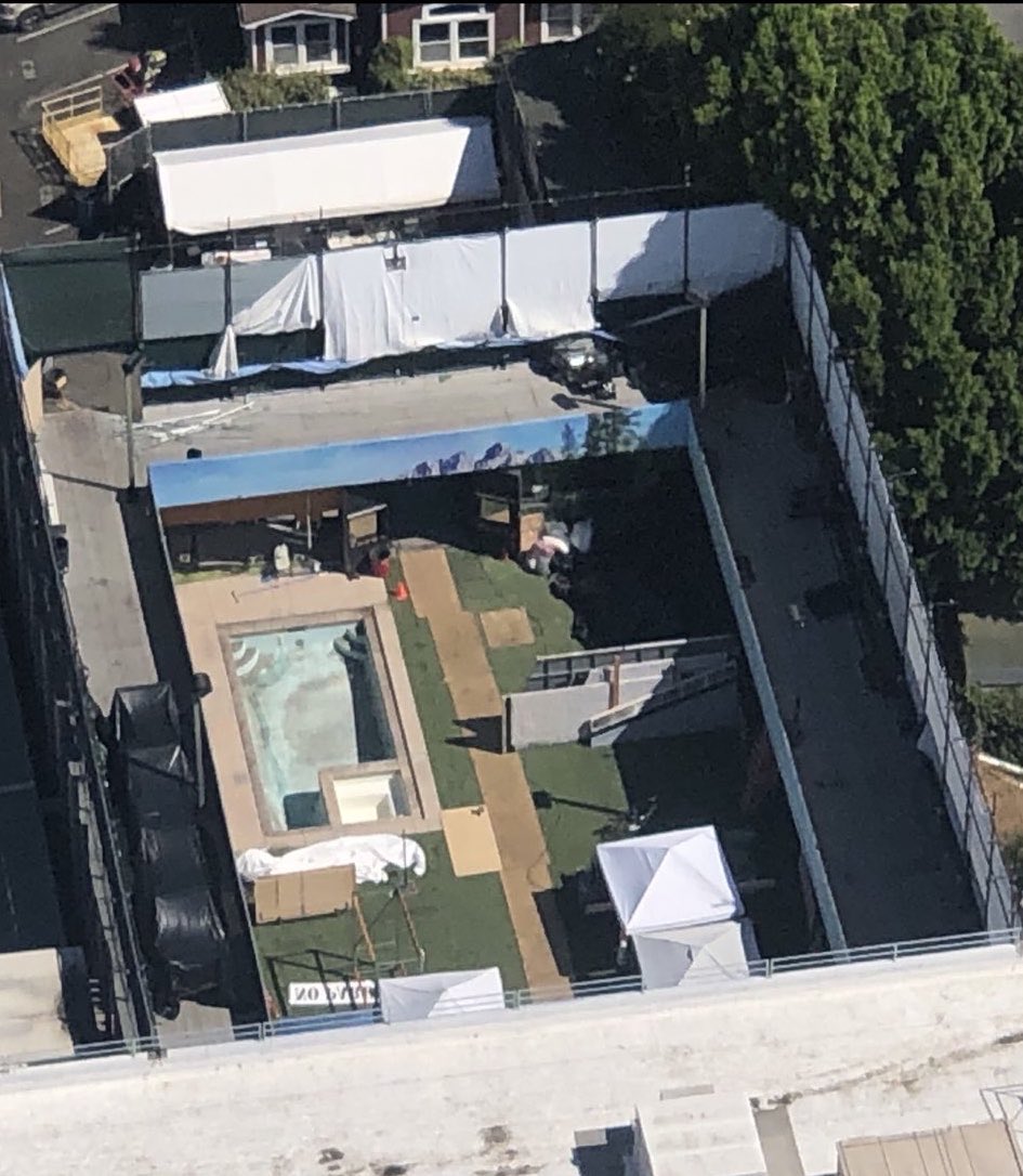 “What makes you happy?”

normal people: hanging out with friends and family 

me: 
#bb22