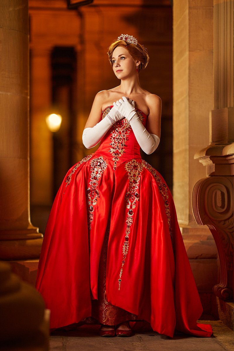 Last weekend we took pictures of two gorgeous Anastasia broadway musical  dresses with @ElyonCosplay  #cosplay #AnastasiaMusical @AnastasiaBway