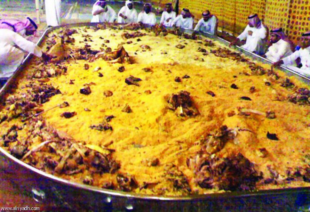 SAlbaraki's tweet photo. لعل من حسنات #كورونا ان حفظ الله كميات كبيرة من النعم كانت تهدر في مناسبات الزواج كل عام في فصل الصيف. لعلنا باذن الله نعيد حساباتنا في آلية أفراحنا بعد هذه الجائحة https://t.co/Rj6AnT92xJ