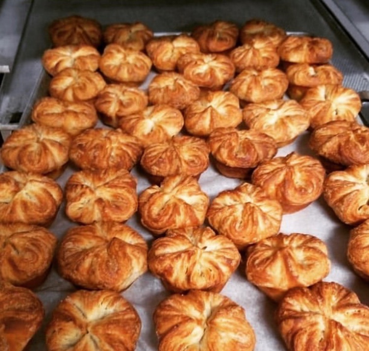 KrmaFoods's tweet photo. We are going to be live on QVC tomorrow at 8pm with our delicious Kouign Amann 😊🙌 https://t.co/OUcLuSCaPL