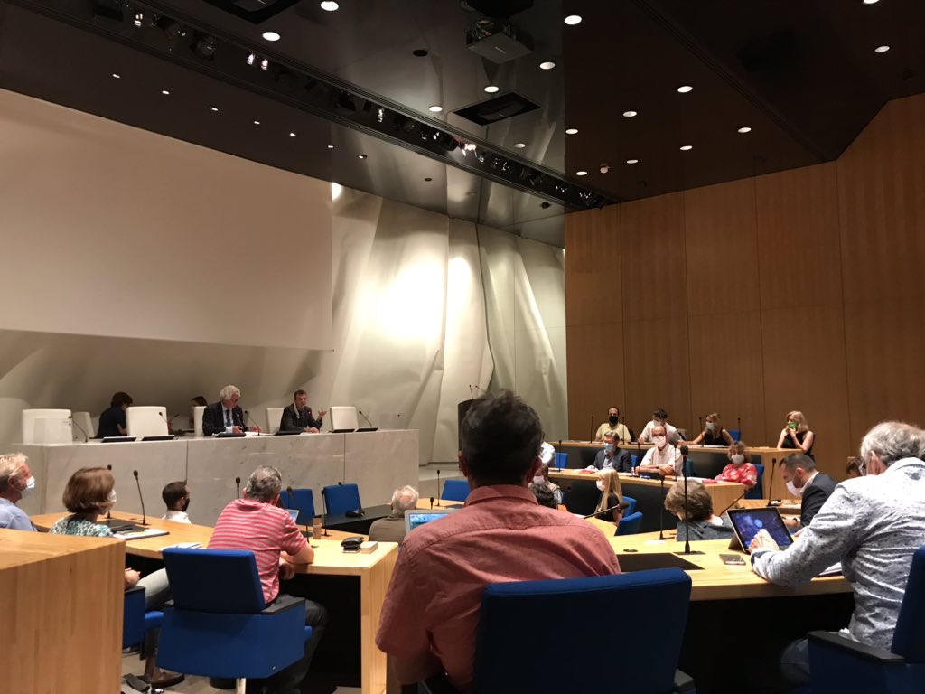 Ce soir au SIVOM je suis le seul présent à m’être opposé symboliquemnt à l’augmentation des tarifs de la fourrière car la délibération validait sans explication le principe d’euthanasie pour certains animaux de la fourrière (procédé certes encore légal 😿) #Bienêtreanimal