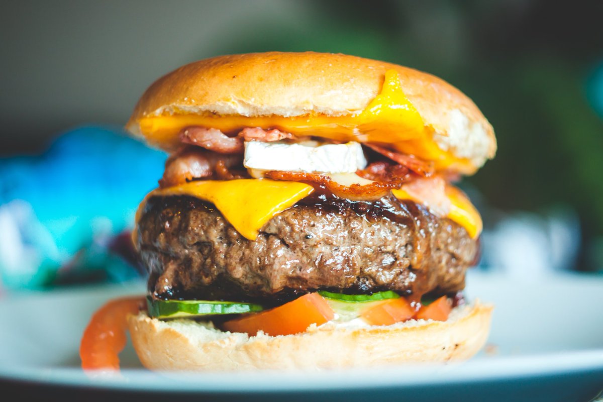 CalFlameBBQ's tweet photo. Want to impress your friends and family with your grilling skills? Visit https://t.co/KIGM7xSjiv to learn 5 keys to making the perfect burger🍔🤤
#CalFlameBBQ #CalFlame #BBQ #ChillingandGrilling #TheHomeResortExperience #BBQSeason #Grilling #Summertime #Summer2020 #Burger https://t.co/kx723ilpuo