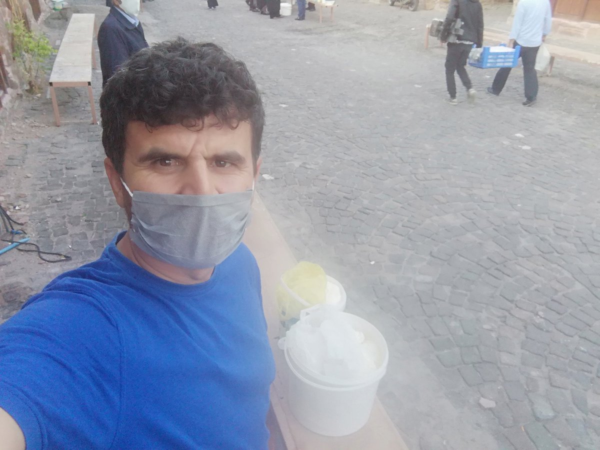 Tarih bugünleri de yazar. Suçsuz yere işinden edilen güzel insanlari da yazar.
Öyle bir kuşak ki bu KHK Kuşağı koyun yayar, peynir yapar, peynir satar ve ülkesi için üretmeye devam eder.
 Varsın vicdansızlar hain demeye devam etsin. Bizler ülkemizi satmayız. Ülke için üretiriz