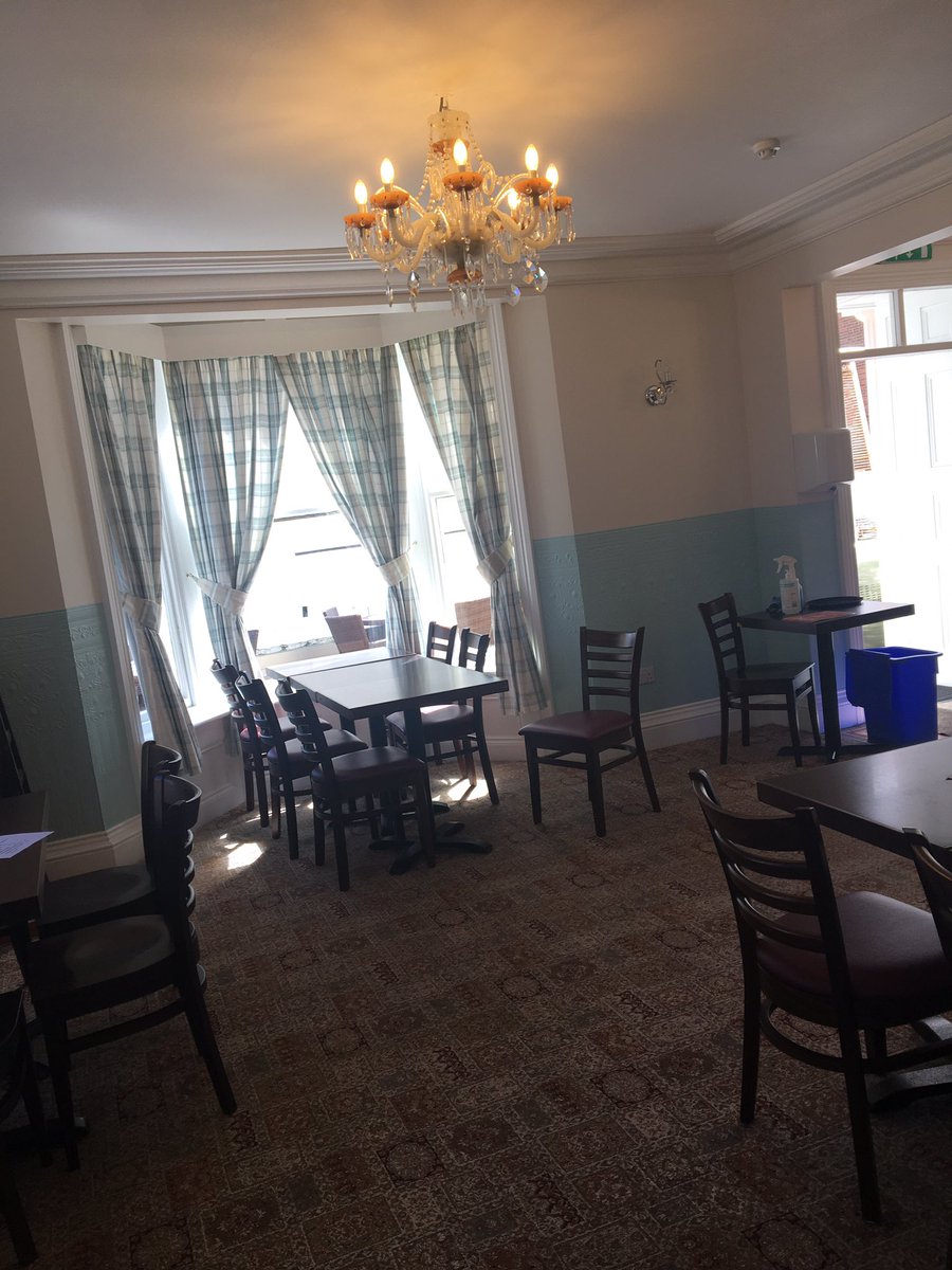 CharlottesFiley's tweet image. Summer 2020 #SocialDistancing #goodfood #coldbeer @Sherb187 @YorkCoastAgents @stayinfiley @Filey_UK @ScarboroCouncil