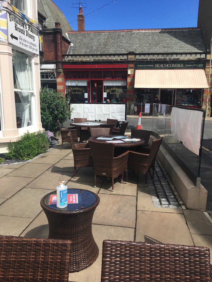 CharlottesFiley's tweet image. Summer 2020 #SocialDistancing #goodfood #coldbeer @Sherb187 @YorkCoastAgents @stayinfiley @Filey_UK @ScarboroCouncil
