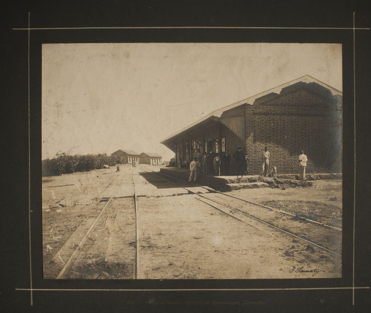 arquivoestadosp's tweet photo. Estação de Comendador Guimarães, Mococa, SP, inaugurada em 1890. Cia Mogiana de Estradas de Ferro.
Foto de O. Sainati, s.d. Fundo RFFSA: https://t.co/izzJuTN3uX
#ferrovia #RFFSA #iconografico #guiadoacervoapesp #archives #arquivoestadosp #arquivopublicosp #Mococa #sp #Brasil https://t.co/WZSPRQKpQa