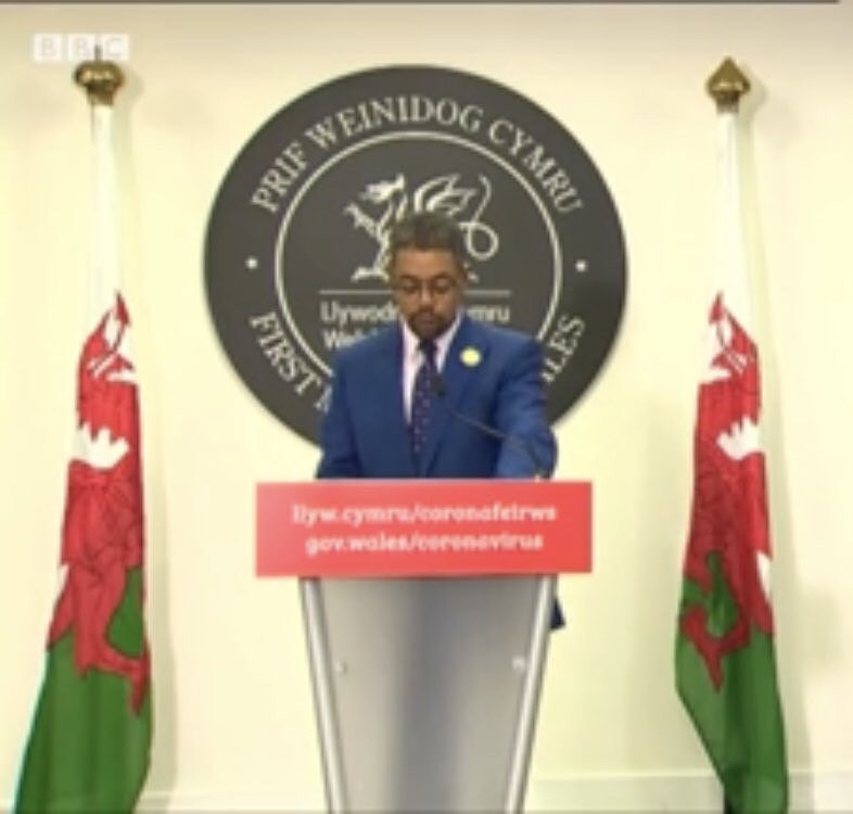 iliff_helen's tweet photo. Whatโs that I see? @vaughangething wearing a #DistanceAware badge at todayโs @WelshGovernment briefing. Thank you so much to his team for their ongoing support. The positive response from the public has been incredible. #pleasekeepyourdistance #politeprompts https://t.co/YKac6BtTyd