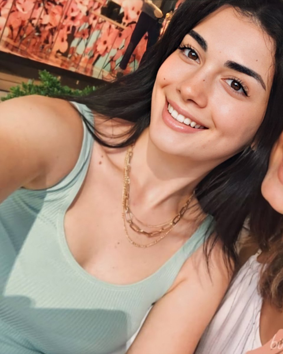 reymiredustu's tweet photo. Ne güzel geldin öyle akşam akşam gamzelim,güzelim,canım Özge 🥰 🌸 @yagizozge https://t.co/Kji1KiAFaw