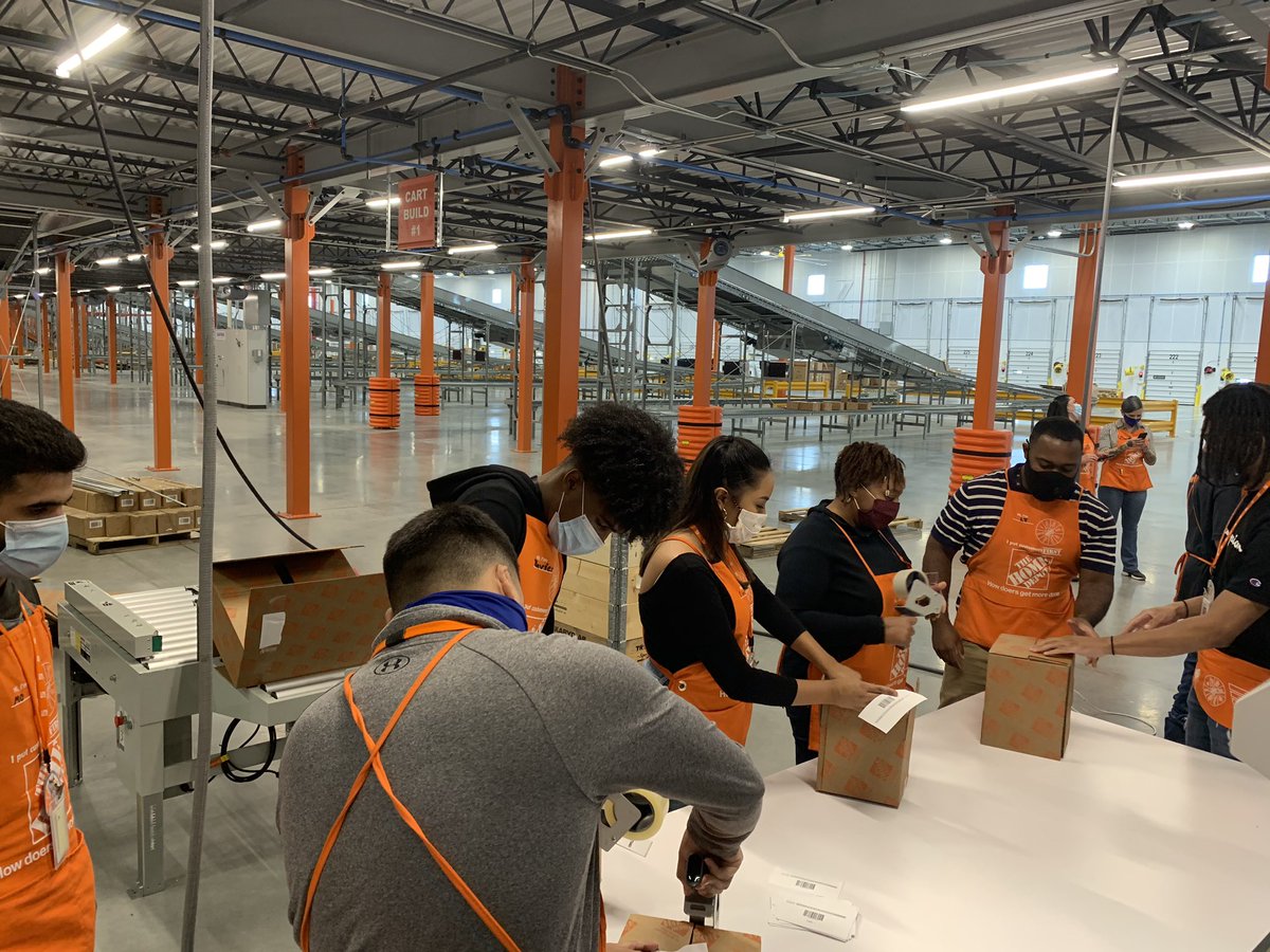 THDJodiColeman's tweet photo. Training on teamwork skills while learning the fundamentals of the new Pack Size Machine!#teamorangeMDC5831 https://t.co/qoL2xpd7ZF