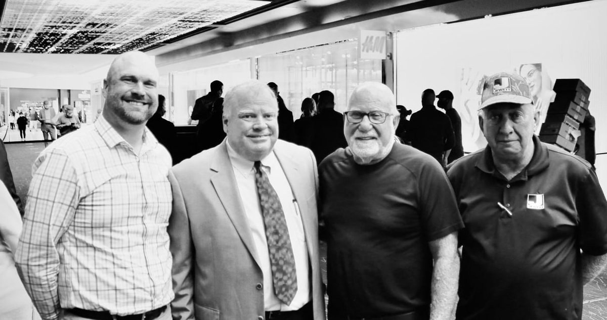 .<a href="/JewettConstruct/">Jewett Construction</a> / Celebrates  <a href="/jordansfurn/">Jordan's Furniture</a> Grand Opening wp.me/p4tBdc-v1e
#Furniture #HPNews #Maine #Retail