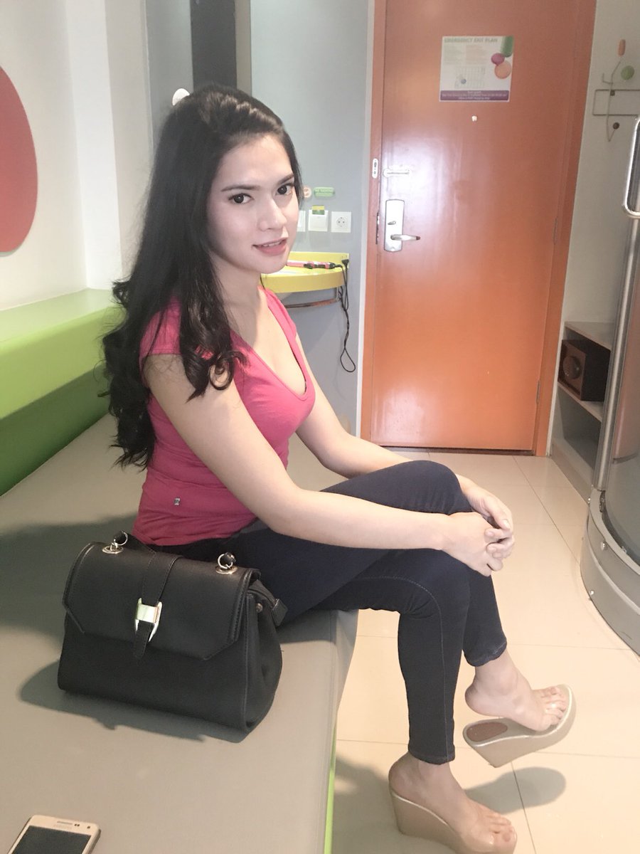 putrywariamkssr's tweet photo. #waria
#transgender
#ladyboy https://t.co/gqMiifufX5