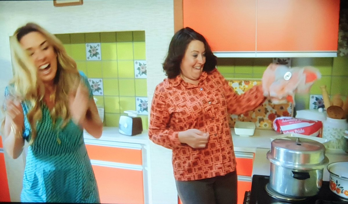 Kevenlaw's tweet image. You can come &amp;amp; cook me scouse anytime you like @clairesweeney I&apos;ve got my own pressure cooker &amp;amp; everything 🤗😊🤗  #BackInTimeForTea #BBC2