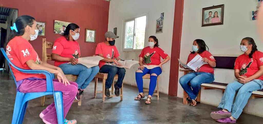 trujillofrente1's tweet photo. #21Jul 
⭕ MUNICIPIO Boconó
⭕ PARROQUIA El Carmen 
⭕ASAMBLEA DE INTEGRALIDAD con los NBC, Discusión del Código de Ética del FFM y el Libro Azul. #CuarentenaRadical @ErikaPSUV @LachinaPSUV @Yurami_PSUV @RamonrPSUV  @taniapsuv @LEDYT1 @Jean_C_Olmos @PsuvTrujillo19 @PartidoPSUV https://t.co/3GqeZ757rl
