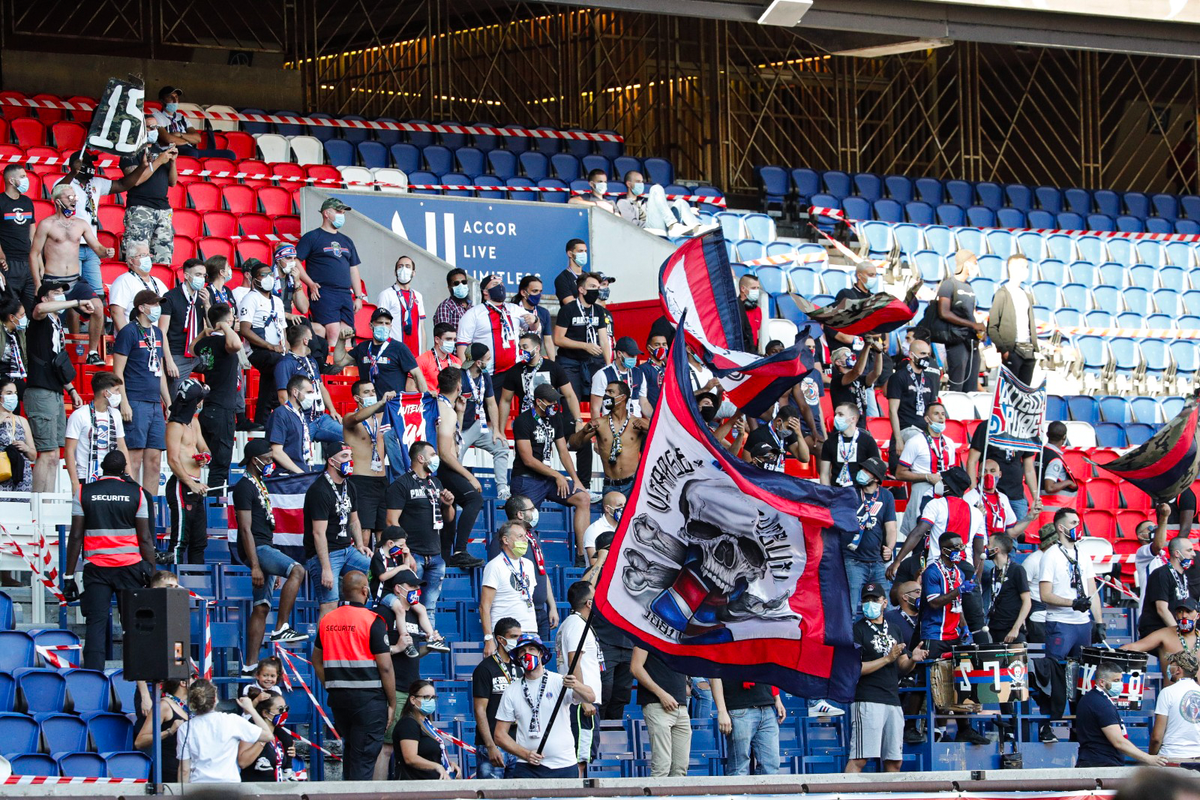 PSG_inside's tweet photo. UN SOUTIEN 𝗫𝗫𝗟 ❤️💙

#ICICESTPARIS https://t.co/bewJ9QzyZG