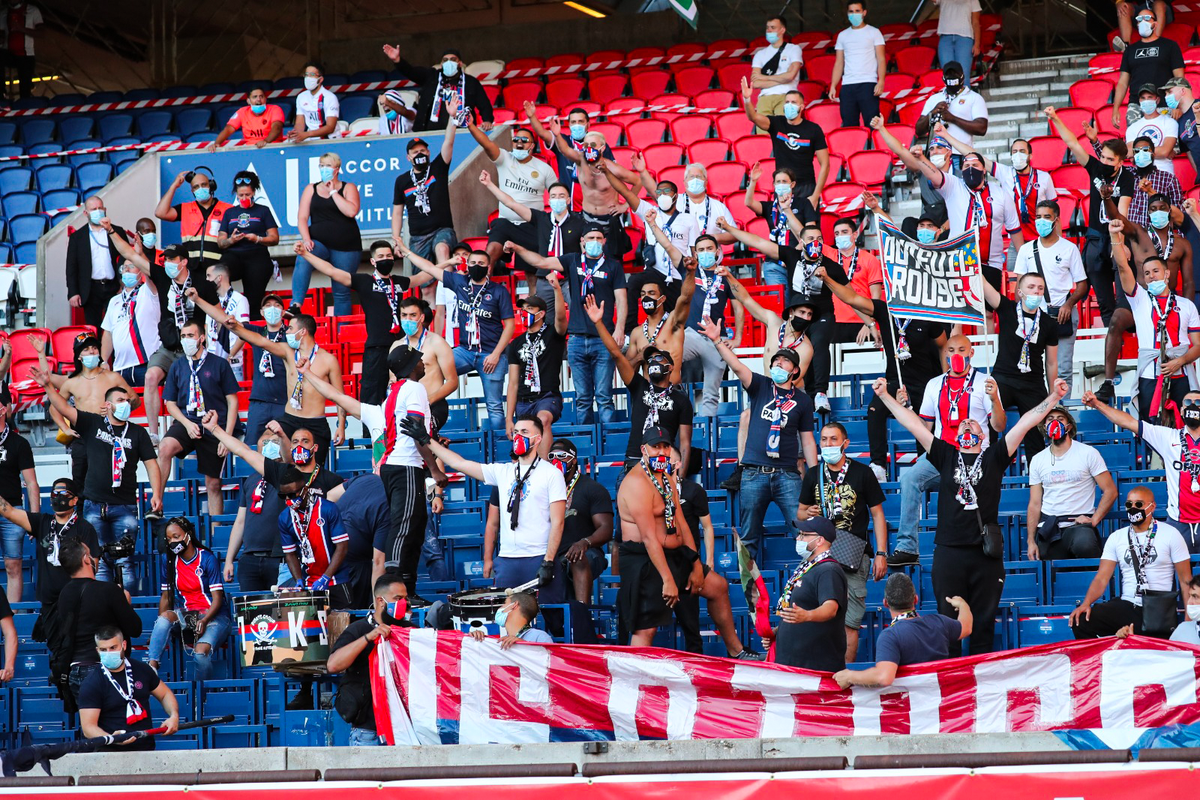 PSG_inside's tweet photo. UN SOUTIEN 𝗫𝗫𝗟 ❤️💙

#ICICESTPARIS https://t.co/bewJ9QzyZG