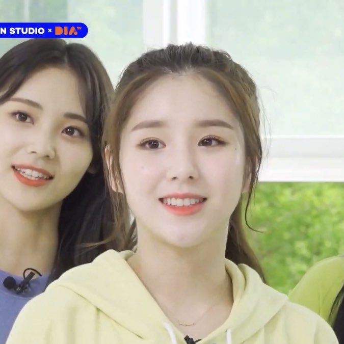 low quality heejin tweet media