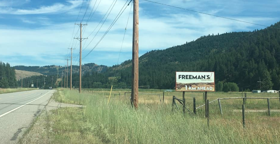SpeedproPentic's tweet photo. Freeman’s Country Supply Highway Signs! 

#rebranding #rockcreek #16feetwide #speedprosigns #Okanagan https://t.co/oQqcsMotBi