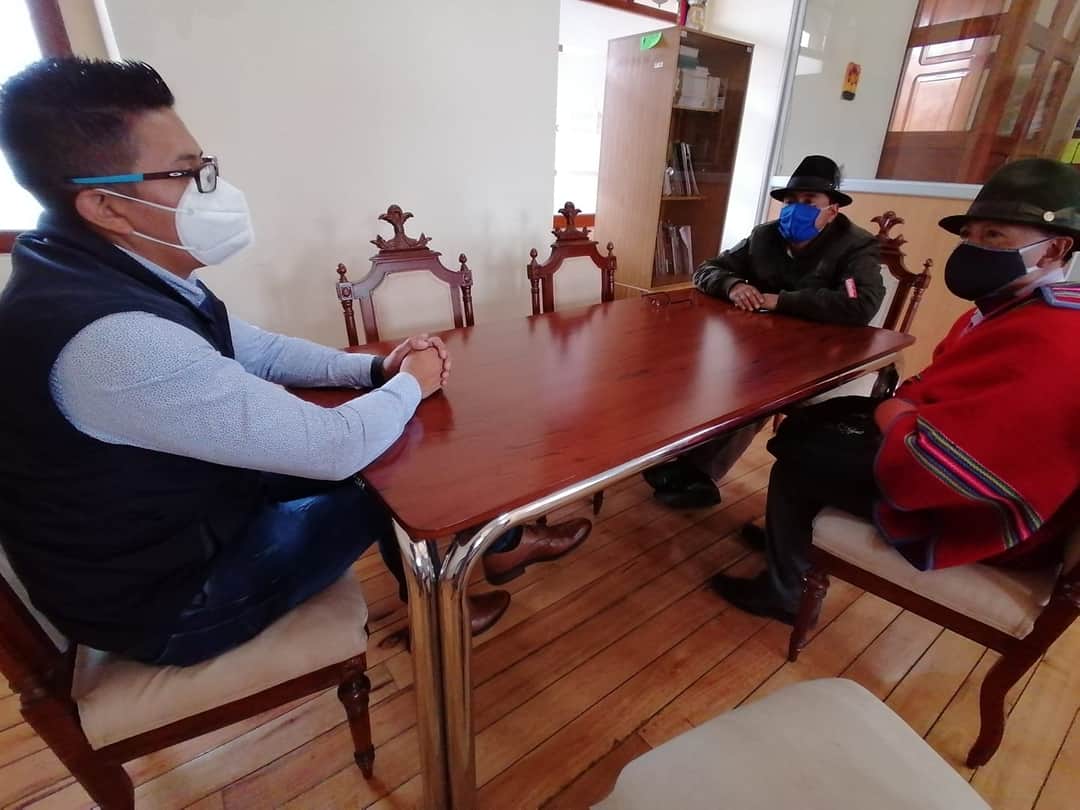 Gober_Cotopaxi's tweet photo. [REUNIÓN ]
En representación del Gobernador @GHector_Oficial, el Jefe Político de #Latacunga se reúne con la comunidad de Maca, parroquia #Poaló, con el fin de analizar, según las competencias territoriales y legales, la factibilidad de convertir dicha comunidad en  parroquia. https://t.co/R9bhOIAANu