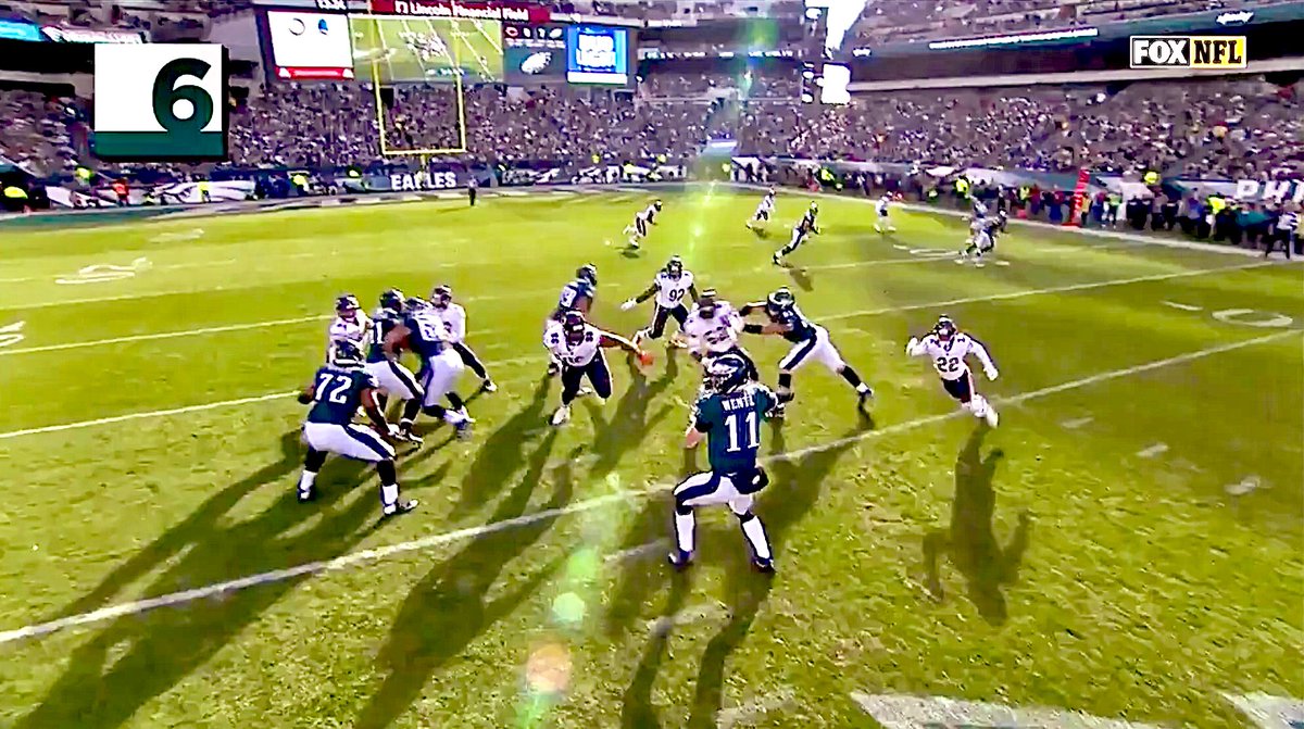 lolol this 3rd & 9 pocket became a 17-yd Wentz first down run