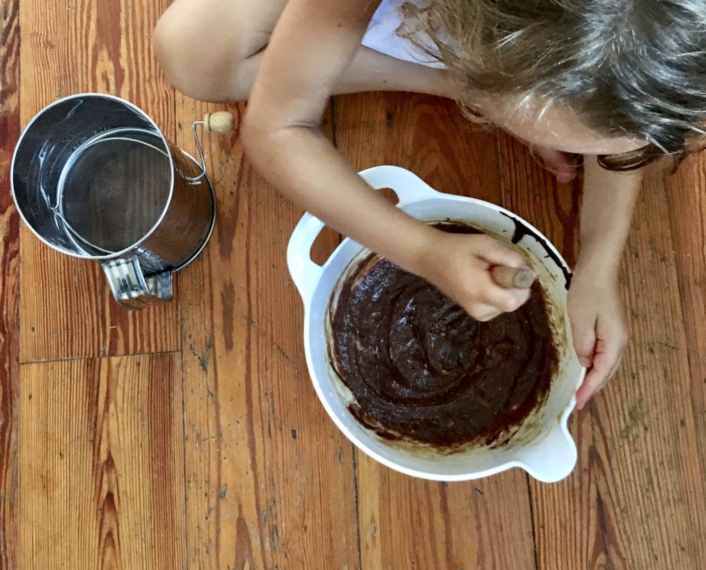 psulibs's tweet image. The Chocolate Drop Cookie recipe in #TheGreatRareBooksBakeOff is kid and parent approved! Easy to make all in one bowl and “yummy,” says one of our 6-year-old test bakers. #BakePennState #BakeMonash #BakeWithKids @penn_state Recipe here: sites.psu.edu/greatrarebooks…