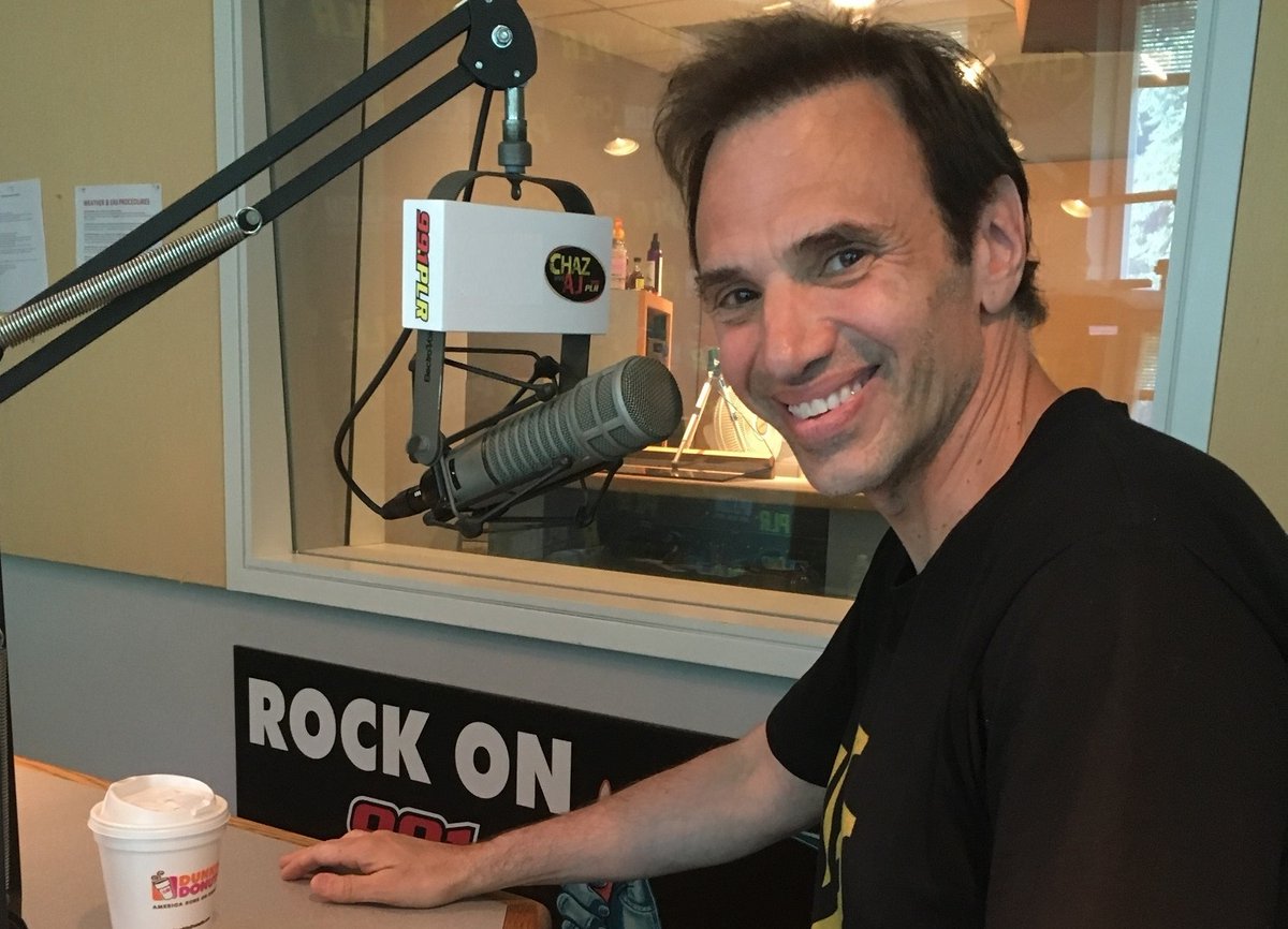 991PLRFM's tweet photo. Give a listen to @ChazandAJ's #PodPick
Today Chaz and AJ spoke with comedian @PaulMecurio about contracting Coronavirus at a comedy club in Florida, losing his sense of taste of smell, and the people he's been arguing with while in quarantine.
LISTEN: https://t.co/oU2zmxyZLo https://t.co/CkshFQGWrF