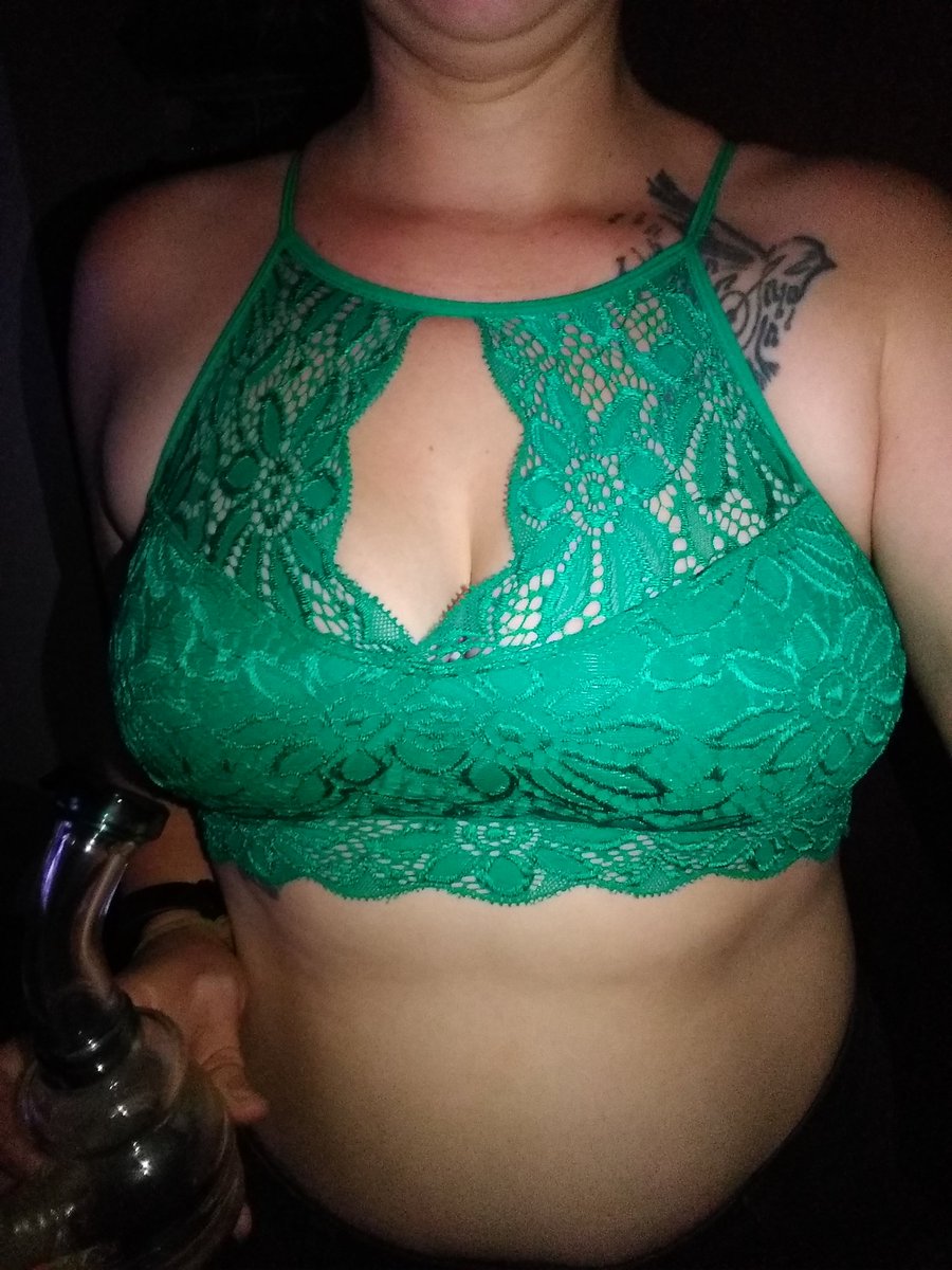 kitty_tricky's tweet photo. @JessicaRoseOF @jezzybabe3 https://t.co/4IsOzSOm1A https://t.co/LBbZFrEvQT