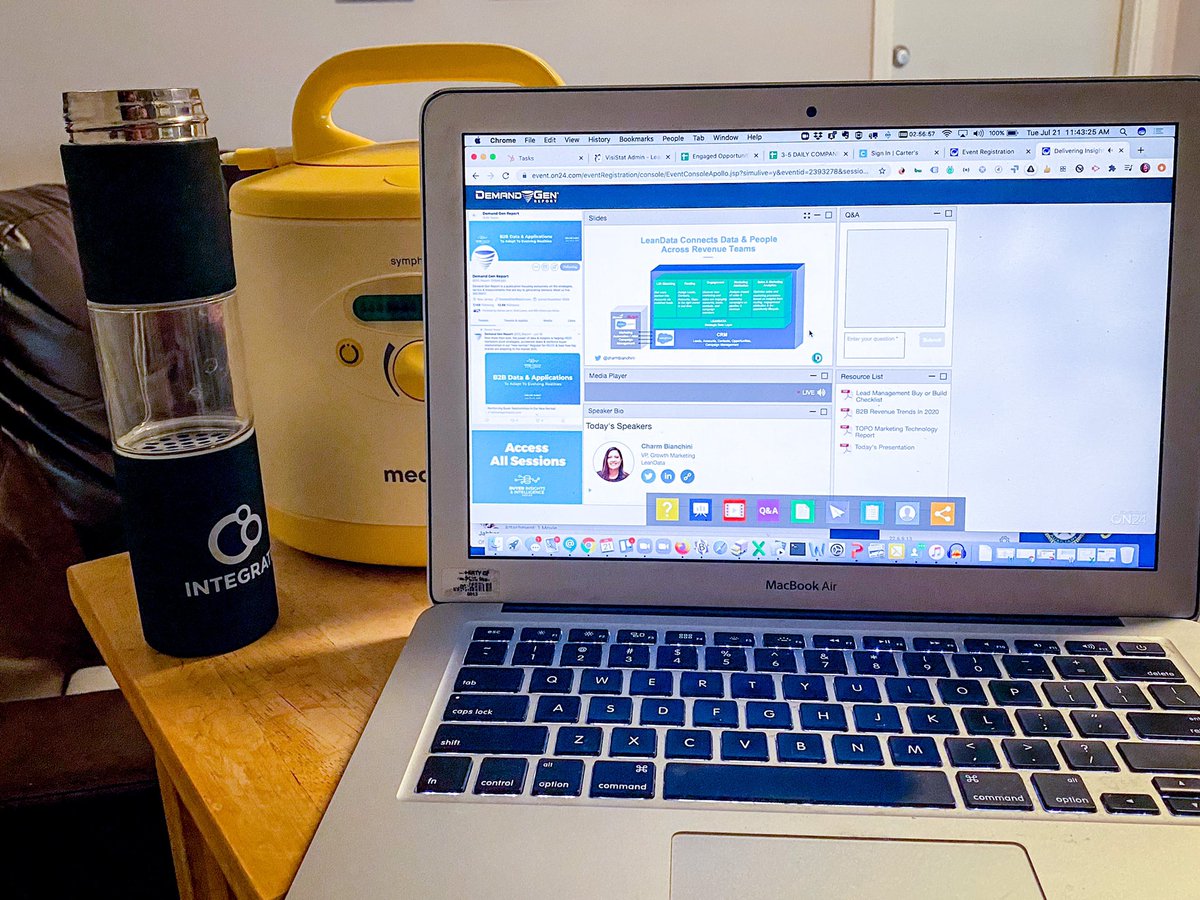 MaggieTaytay's tweet photo. My momma version of Lunch & Learn ... #PumpAndLearn with #bii20 discussing B2B data insights and adapting to improve buyer relationships @LeanData @charmbianchini @DG_Report
#mombosslife #B2Bdata #liquidgold https://t.co/gslLQ1SOsG