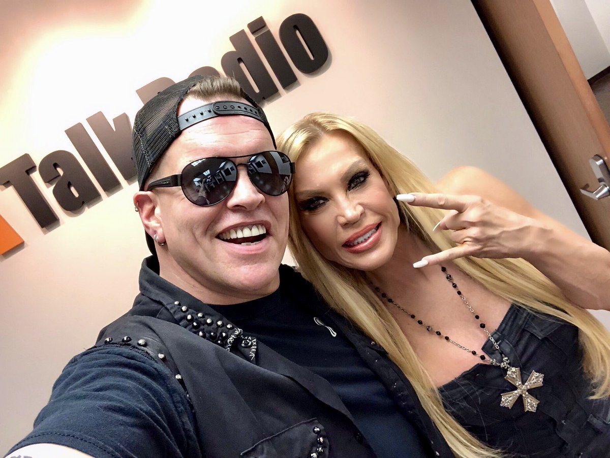 XXXAmberLynns's tweet photo. My pal badass drummer #TinyBiuso at my @RockNSeXXXyU show #AmberLynn https://t.co/MEz39wDyCq