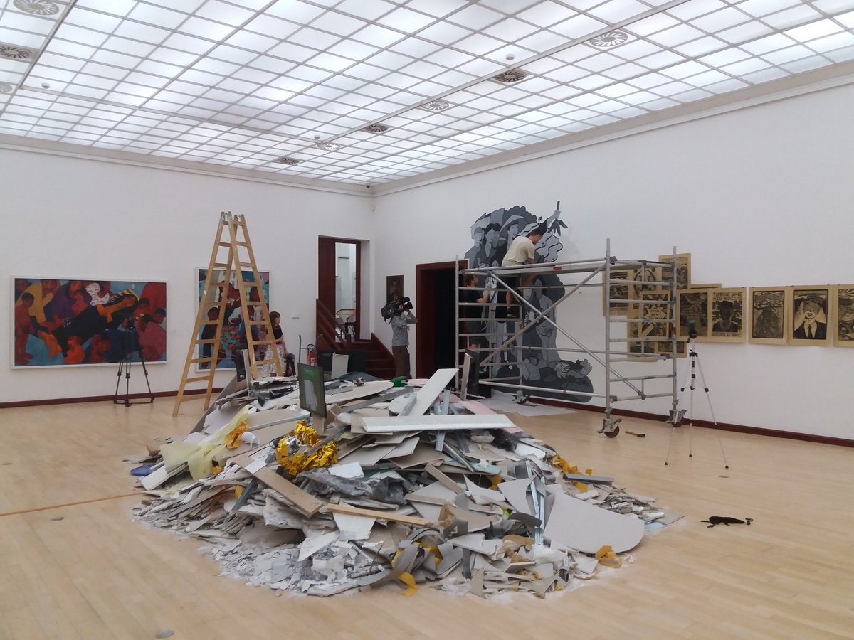 LucieH_GHMP's tweet photo. ...new exhibition🎨 in #MunicipalLibrary📖 (@GHMP_cz) ... https://t.co/WgUhbTEEJH... #ComeCloser... https://t.co/qUjitq9jhj