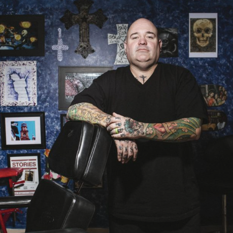 CommonGoodTalk's tweet image. The week of amazing guests is upon us! 
4PM-&amp;gt; Chris Baker from @Ink180
5PM-&amp;gt; @MrPhresh91 (Aaron Andries) from @G2GMUSIC

Listen live after 4:05 on @1160HOPE
player.listenlive.co/56611
@iansimkins