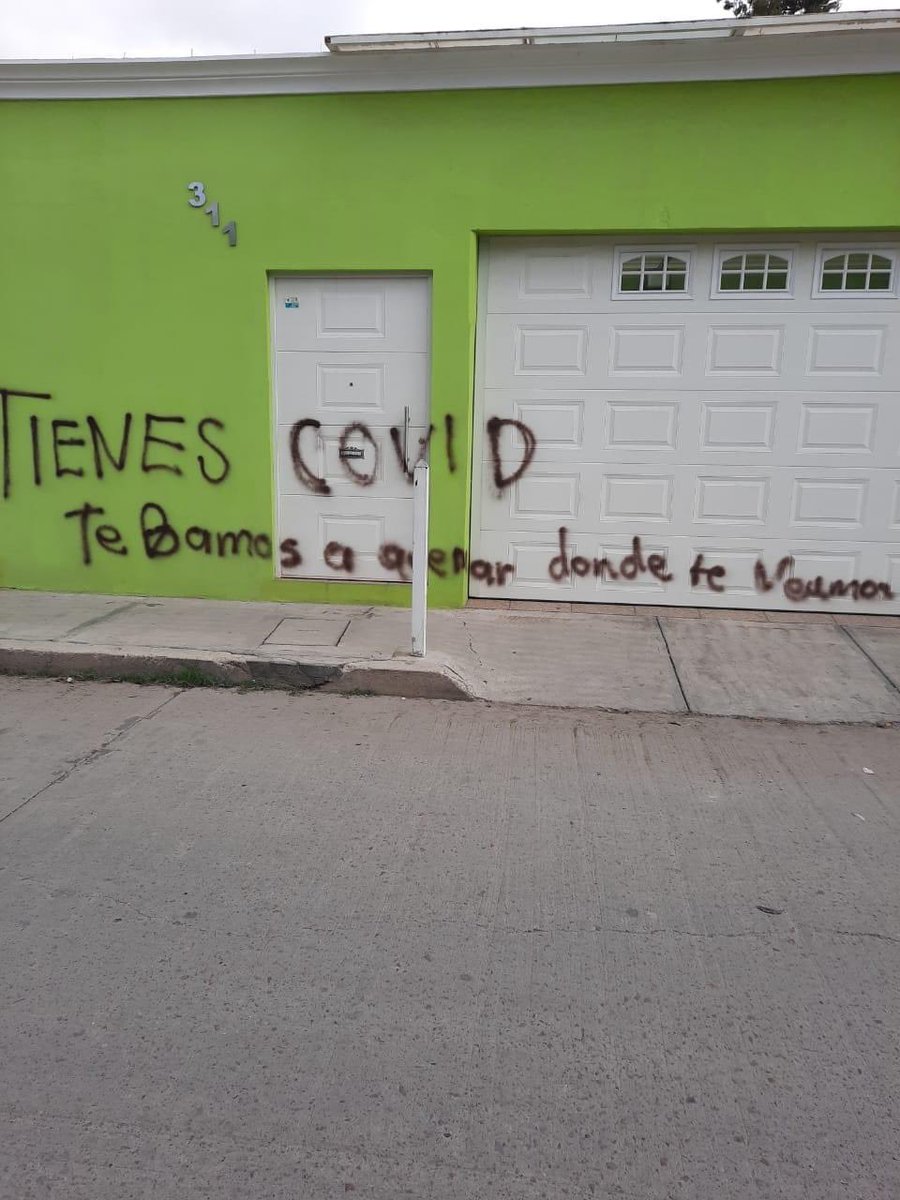 Luis_TV10's tweet photo. La ignorancia y la intolerancia se hacen una vez más presentes contra el personal médico en #Durango. Ahora fue una amenaza de muerte contra una enfermera de la @SSDurango. Urge que se procesa contra los responsables de esta cobarde amenaza https://t.co/4LU6StKd48