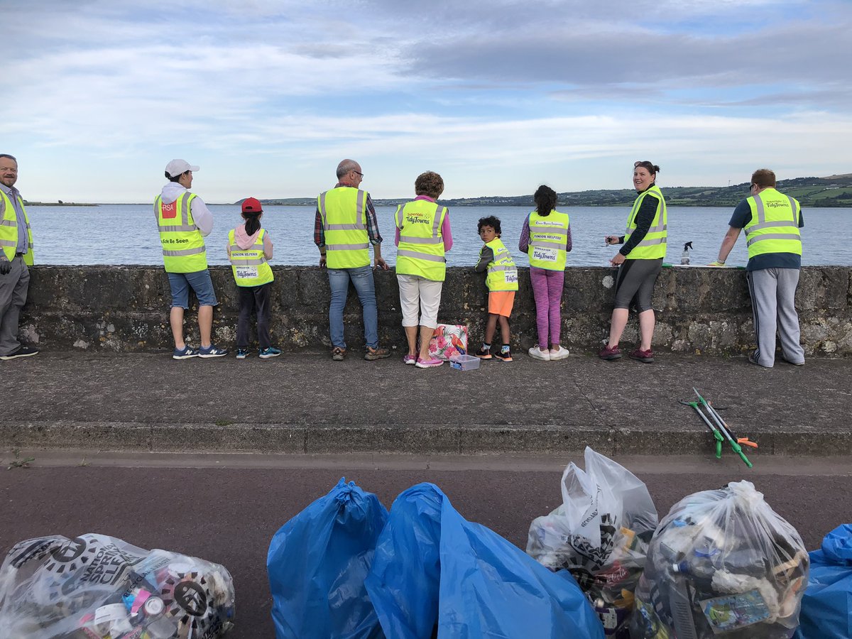 Well done Dungarvan Tidy Towns- keeping the roads &amp; bay clean tonight 👏🏼  <a href="/ASKDAVE11/">Dungarvan Paints & DIY</a> <a href="/gemmampower17/">Gemma Power</a> <a href="/waterfordmuseum/">Waterford History News</a> <a href="/thomasphelan/">Cllr. Thomas Phelan</a> <a href="/MarcKC_Green/">Marc Ó Cathasaigh</a> <a href="/MaryButlerTD/">Mary Butler TD</a> @MattShanahanTD <a href="/DGleGaeilge/">Dún Garbhán le Gaeilge</a> <a href="/davidcullinane/">David Cullinane T.D.</a> <a href="/WBDungarvan/">The Wine Buff Dungarvan</a> <a href="/Tweetinggoddess/">Samantha Kelly Media</a> <a href="/DungarvanLeader/">Dungarvan Leader</a> <a href="/DungarvanObserv/">Dungarvan Observer</a> <a href="/REASpratt/">REA Spratt</a>
