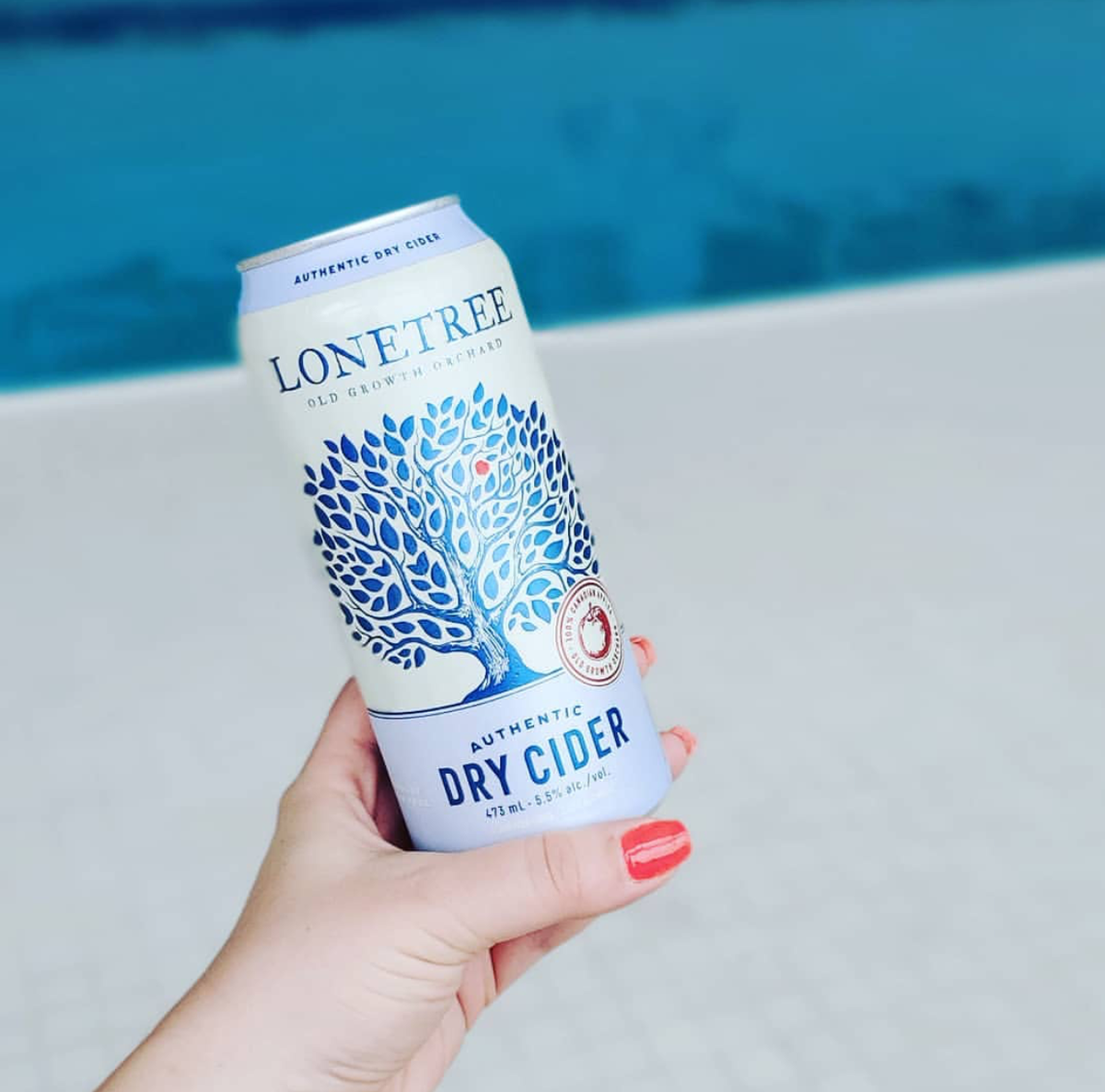 lonetreecider's tweet photo. Our Lonetree authentic dry cider is refreshingly crisp & perfect for poolside sips! Available coast to coast from NBLL, @LCBO @BCLS & made with local apples wherever you are enjoying!
#lonetreecider 📸 @kingstonfoodie https://t.co/RzDIDo1Imb