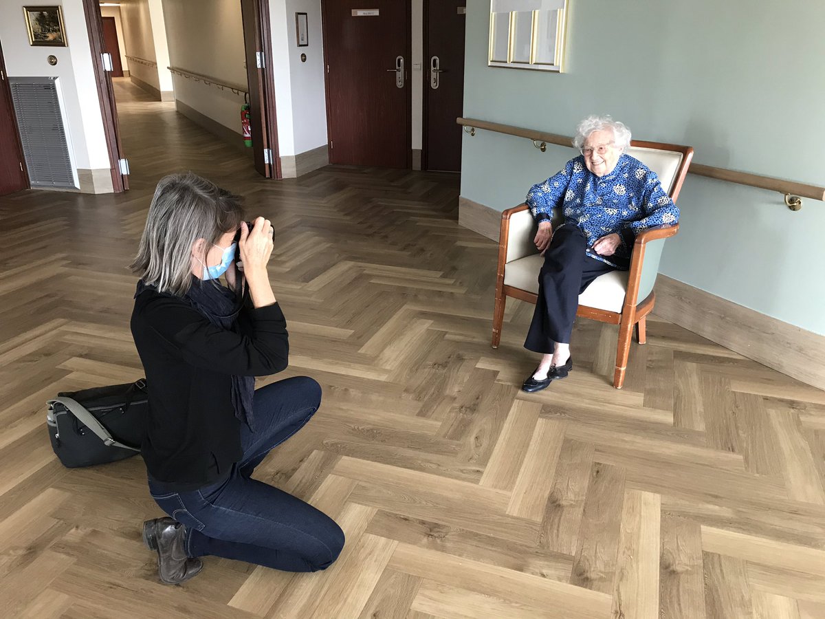 lesorchideesvda's tweet photo. La star de la journée ! L’une de nos résidentes en pleine page du quotidien La Croix. A 100 ans, elle nous raconte « l’été de ses 20 ans ». Souvenirs, souvenirs... https://t.co/p6lPrFy982