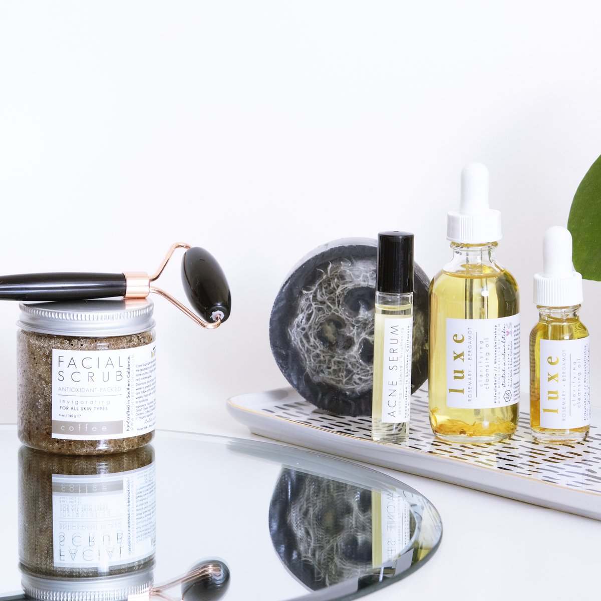 livehoneybelle's tweet photo. 🎉 5TH ANNIVERSARY #GIVEAWAY! 🎉
Win a full-sized Honey Belle product of YOUR choice! We’re picking 5️⃣ winners ✨

TO ENTER:
💛  Like + RT
 💛 Follow @honeybelleshop
 💛 Reply to this tweet for a BONUS ENTRY!

Ends in 48 hours! https://t.co/EZs5mtB91O